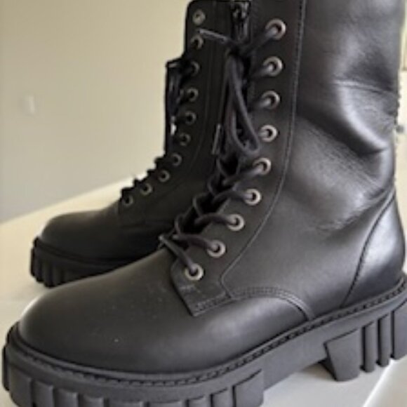 Boots - Picture 1 of 3